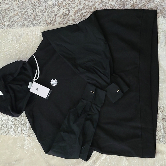 LAST 1 !!! Nike 2X Icon Clash Sportswear Hoodie - Picture 2 of 13
